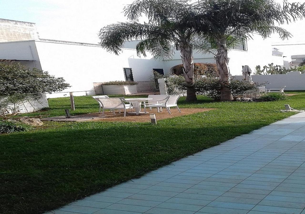 Monolocali Residence Petraroli By Salentolimit Porto Cesareo Bagian luar foto